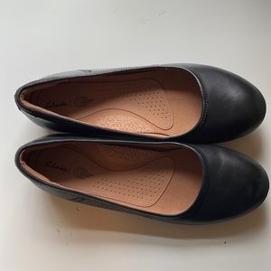 Clarks black leather flats